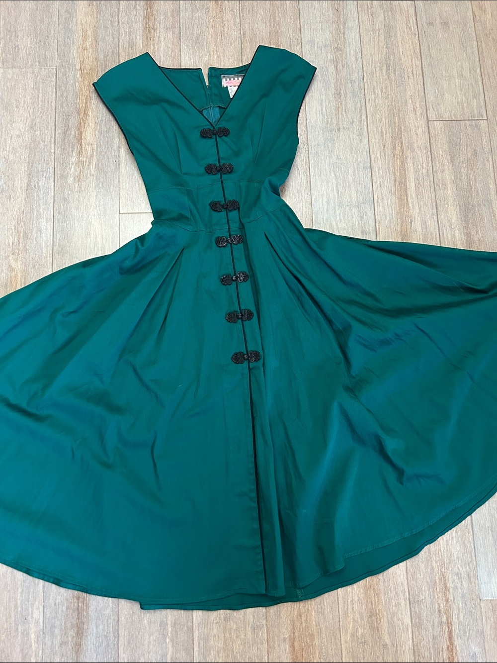Pinup Couture Emerald Green Vintage-Inspired Midi Dress - Picture 2 of 12